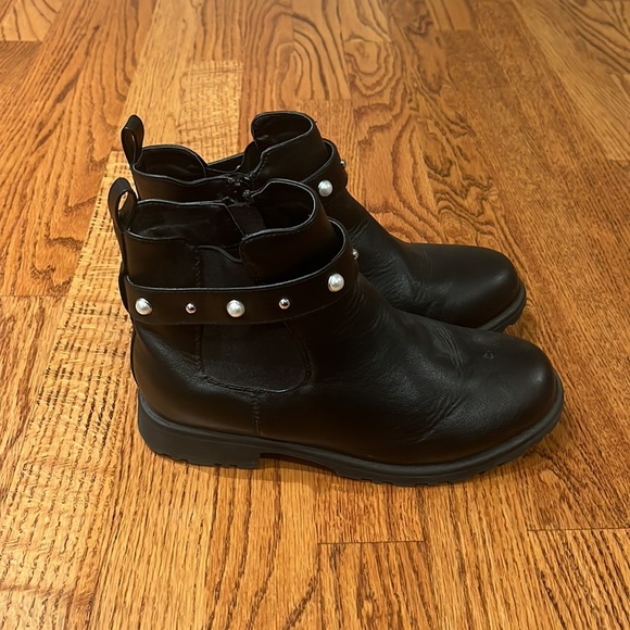 Woman’s Black Booties Size 5 - Picture 3 of 6